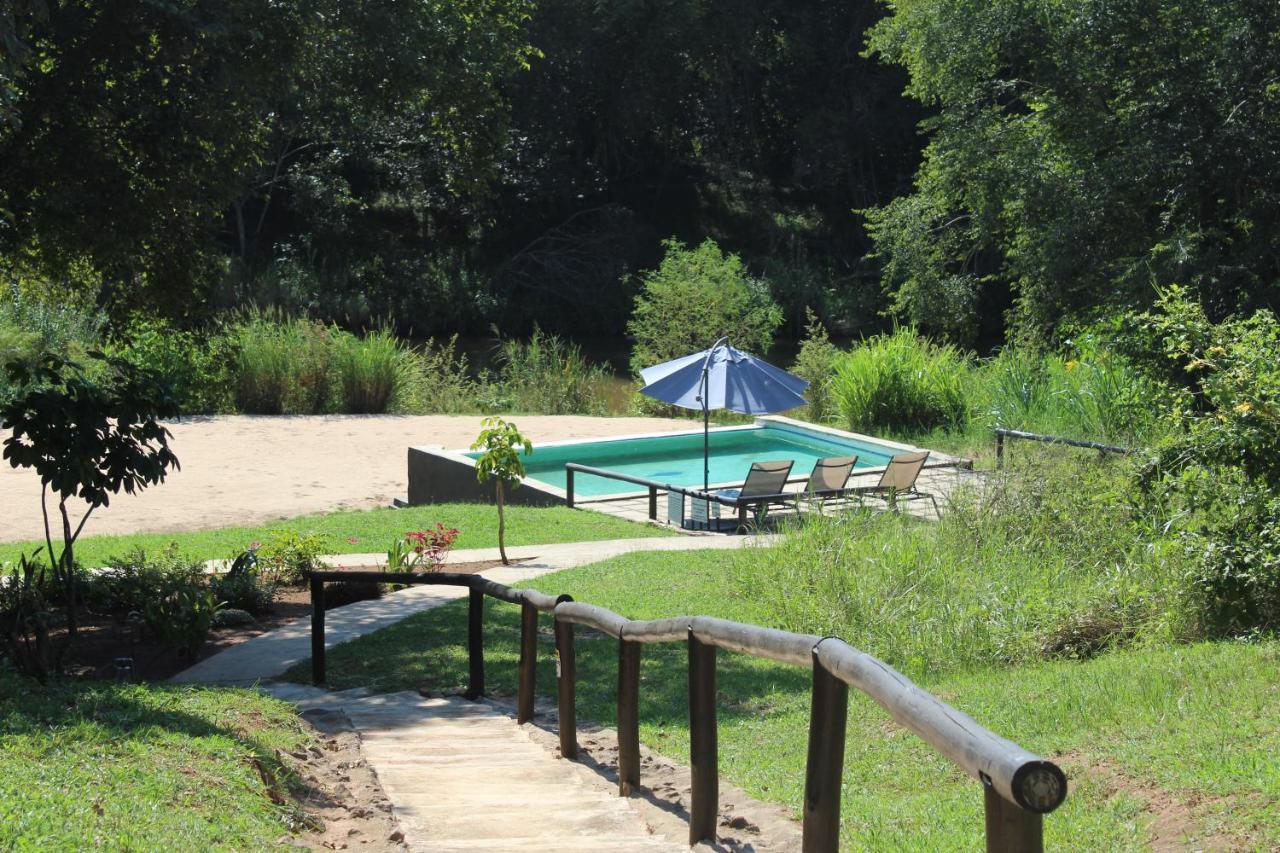 Lions Rock Rapids - Lodge Хейзивю Екстериор снимка