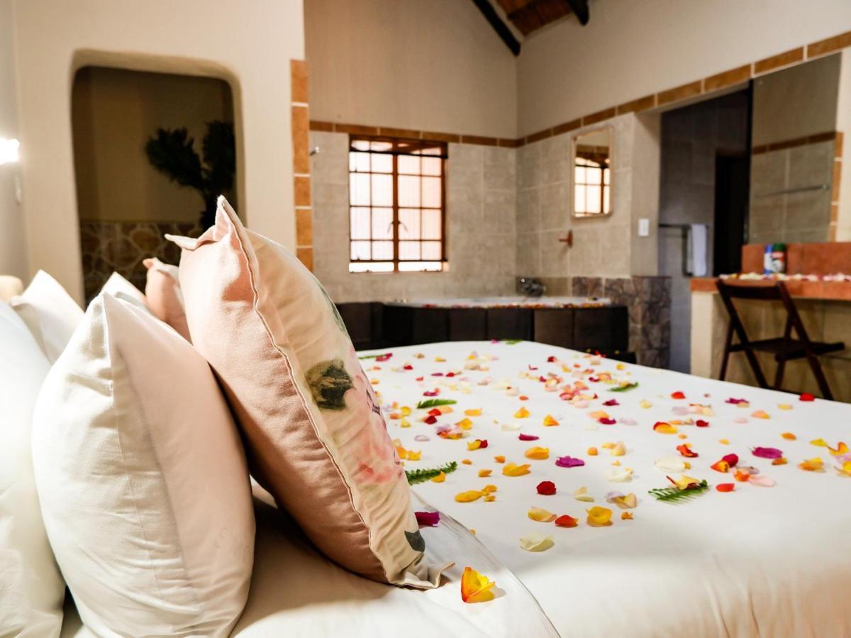 Lions Rock Rapids - Lodge Хейзивю Екстериор снимка