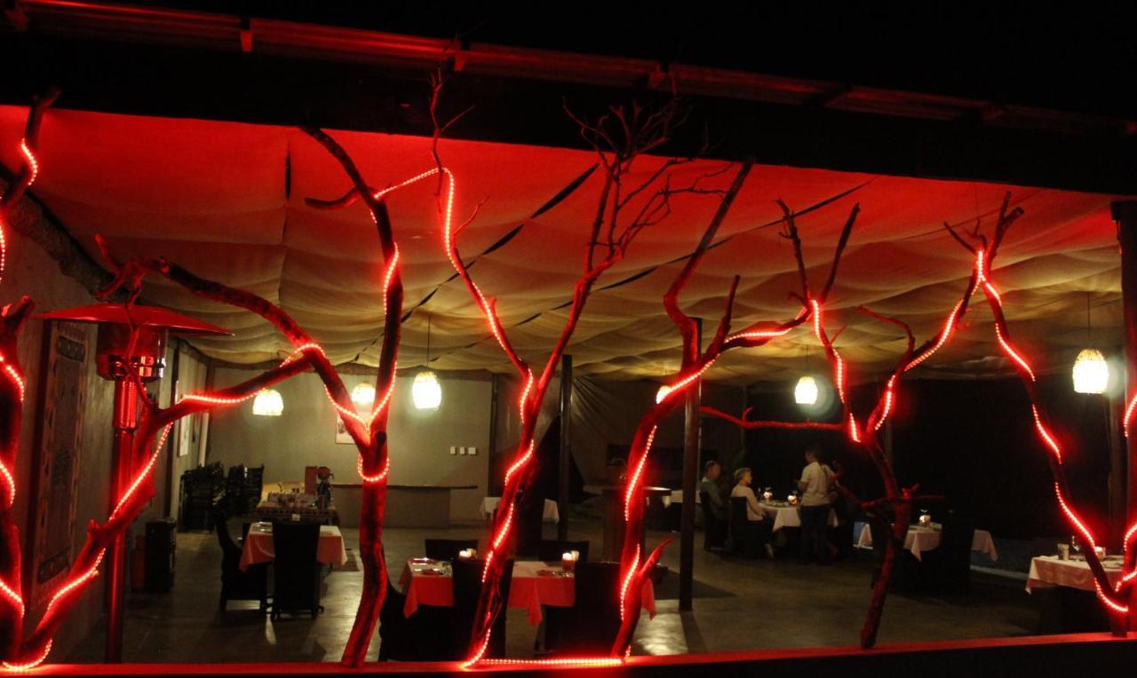 Lions Rock Rapids - Lodge Хейзивю Екстериор снимка