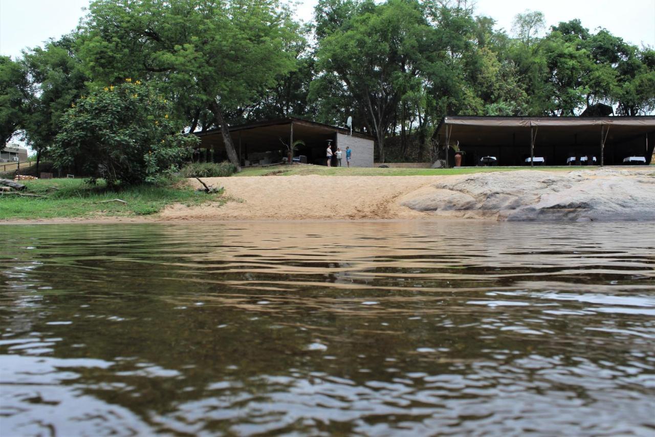 Lions Rock Rapids - Lodge Хейзивю Екстериор снимка