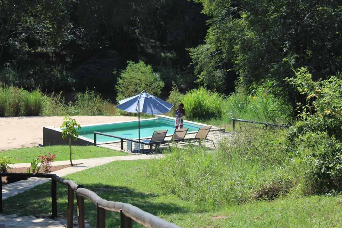 Lions Rock Rapids - Lodge Хейзивю Екстериор снимка